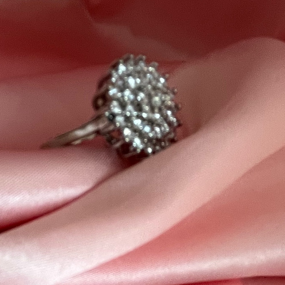 Elegant Silver Cluster Ring Size 7